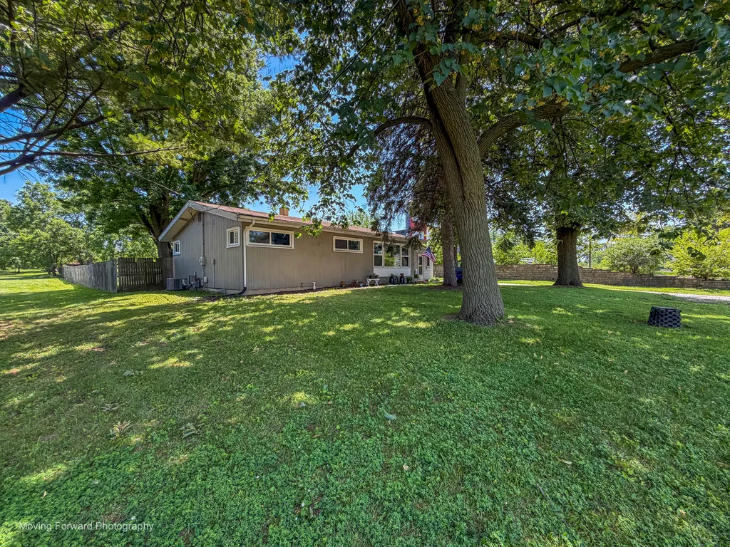 7S175 North Eola Road Aurora IL 60502