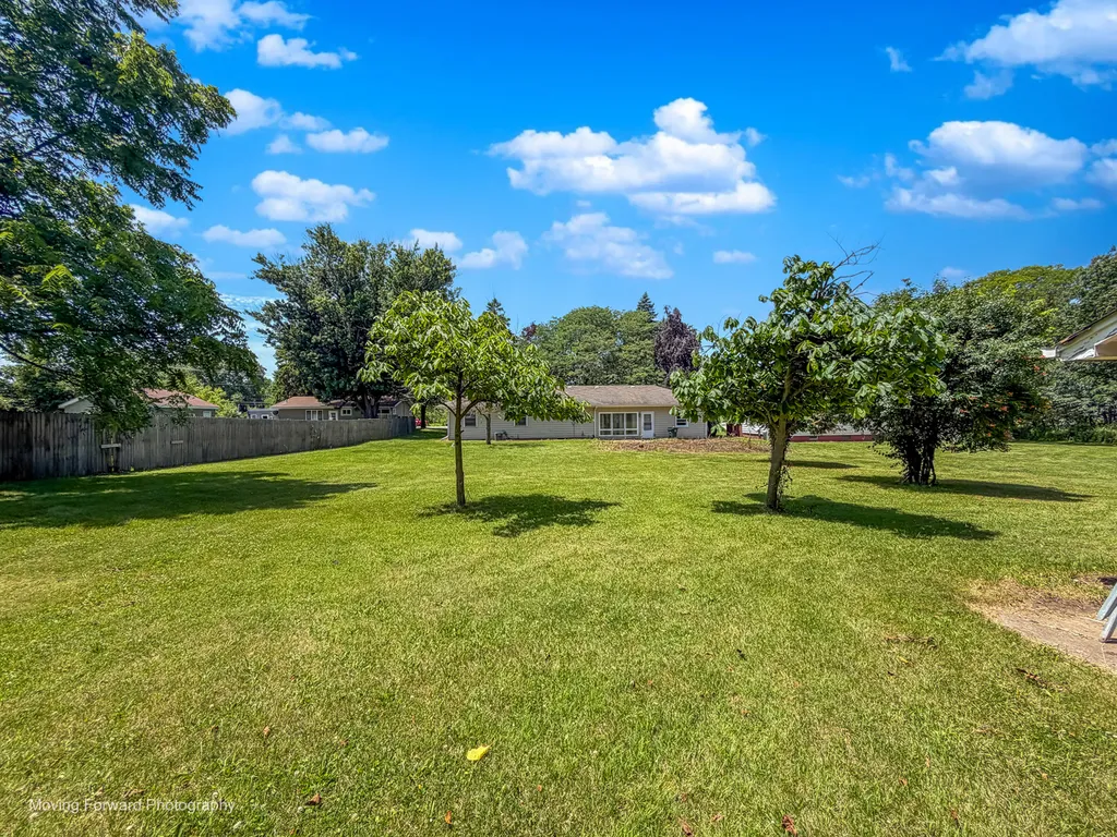 7S175 North Eola Road Aurora IL 60502