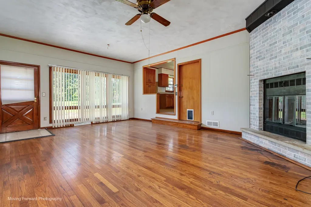 7S175 North Eola Road Aurora IL 60502