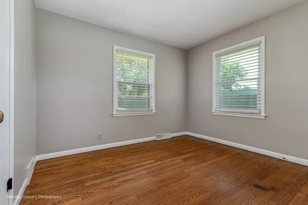 7S175 North Eola Road Aurora IL 60502