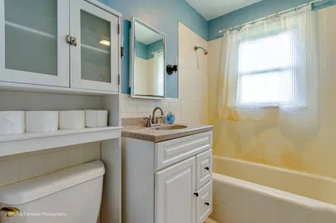 7S175 North Eola Road Aurora IL 60502