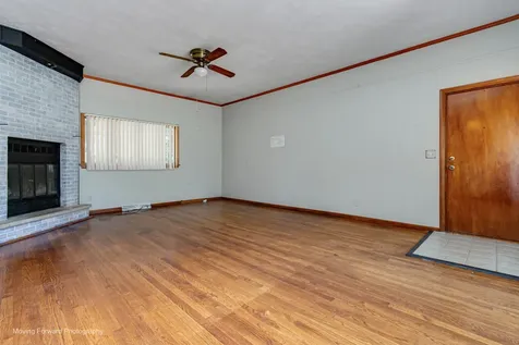 7S175 North Eola Road Aurora IL 60502