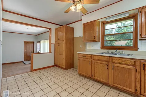 7S175 North Eola Road Aurora IL 60502