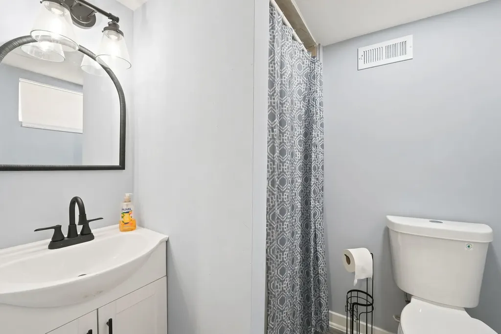 555 East 105th Street Chicago IL 60628