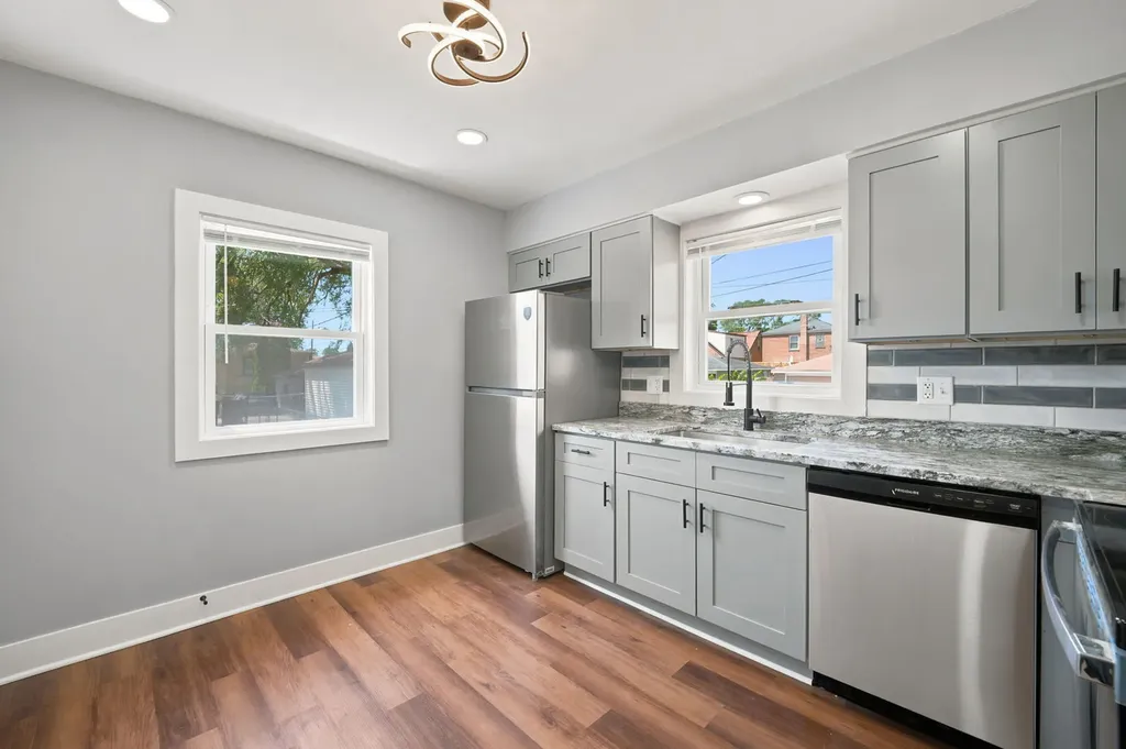 555 East 105th Street Chicago IL 60628
