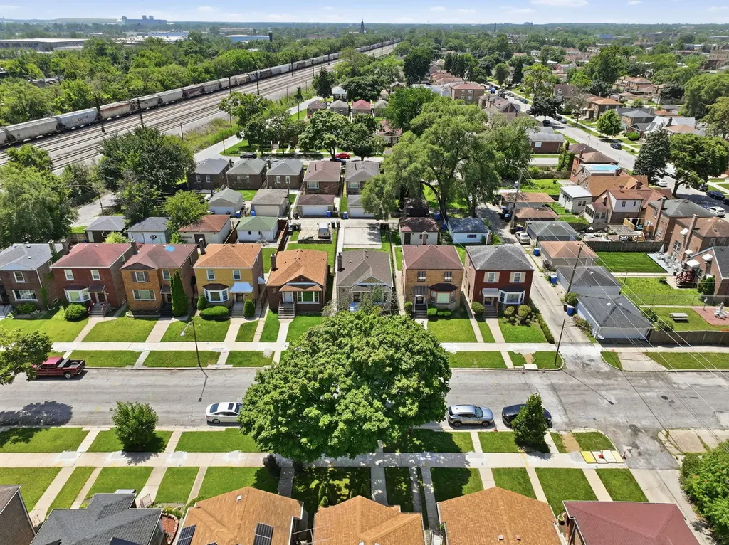 555 East 105th Street Chicago IL 60628