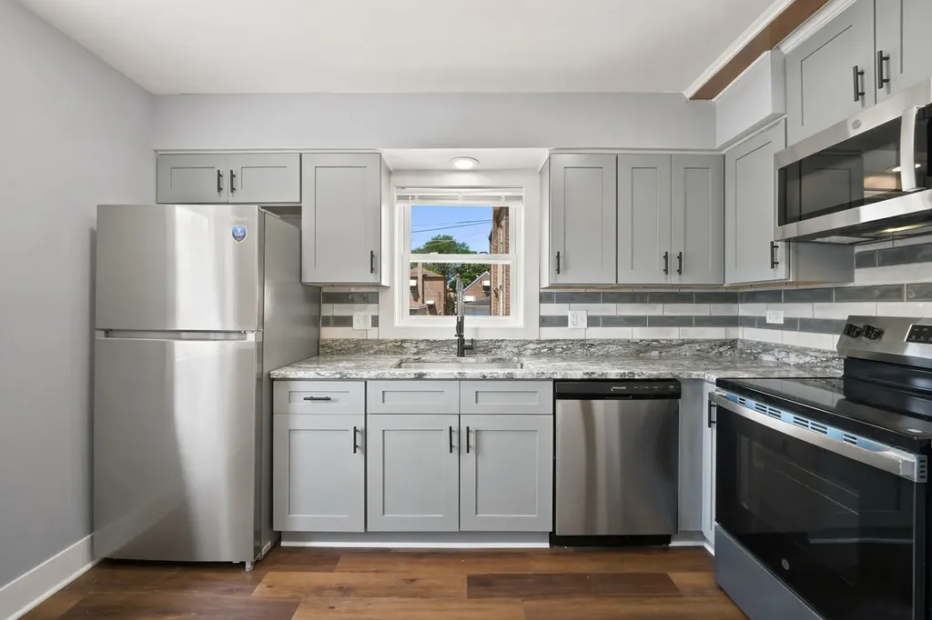 555 East 105th Street Chicago IL 60628