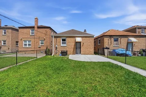 555 East 105th Street Chicago IL 60628