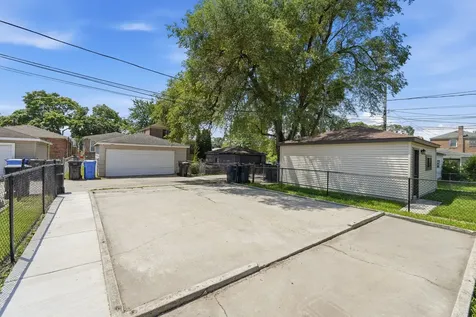 555 East 105th Street Chicago IL 60628