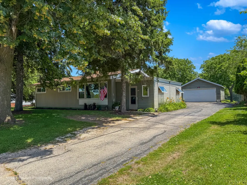 7S201 North Eola Road Aurora IL 60504