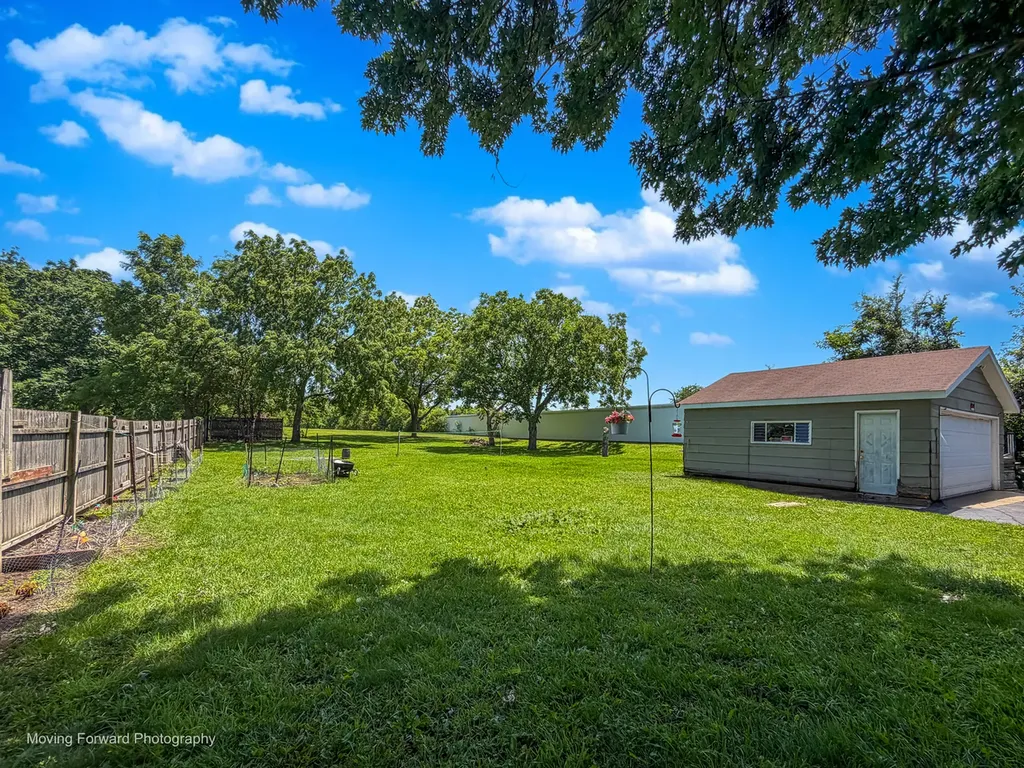7S201 North Eola Road Aurora IL 60504