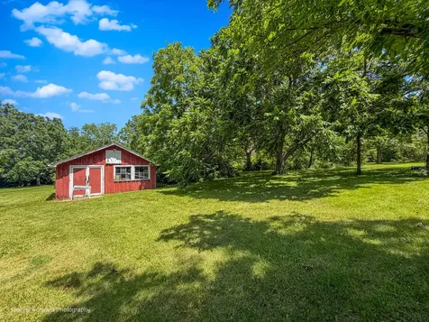 7S201 North Eola Road Aurora IL 60504