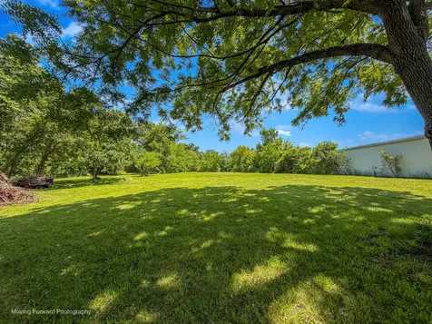 7S201 North Eola Road Aurora IL 60504