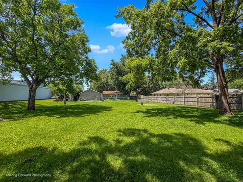 7S201 North Eola Road Aurora IL 60504
