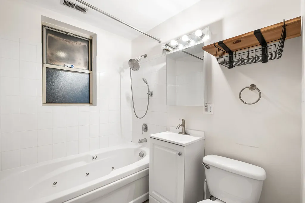 6452 North Bell Avenue Chicago IL 60645