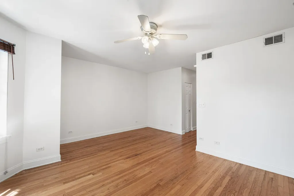 6452 North Bell Avenue Chicago IL 60645