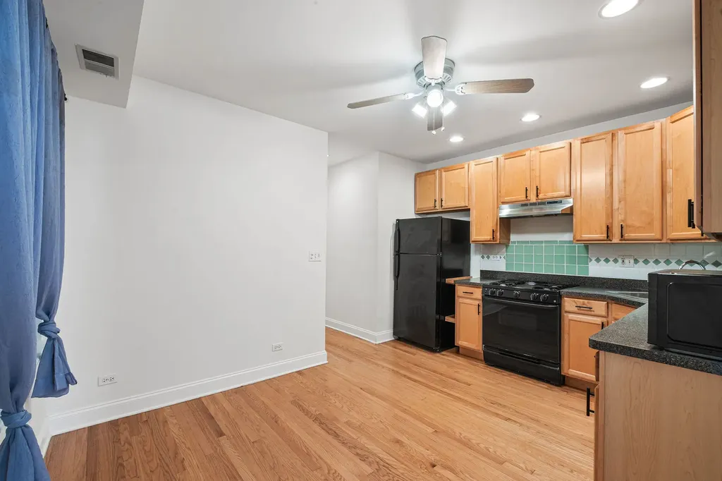 6452 North Bell Avenue Chicago IL 60645