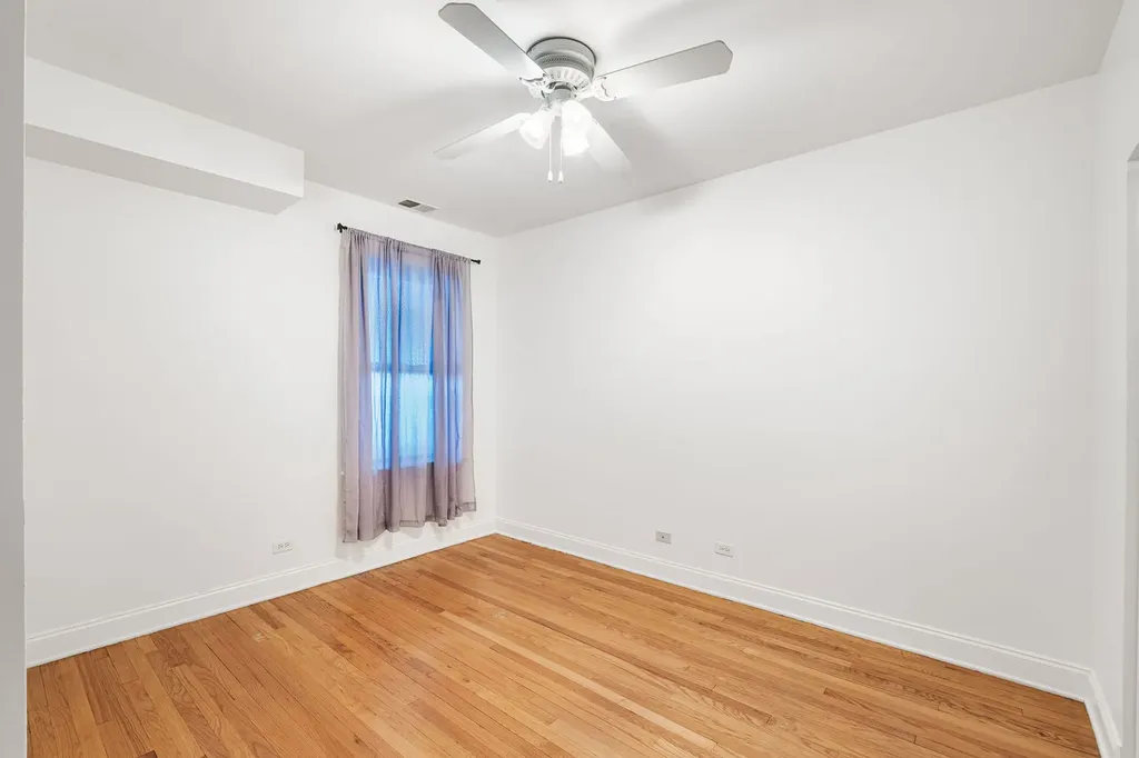 6452 North Bell Avenue Chicago IL 60645