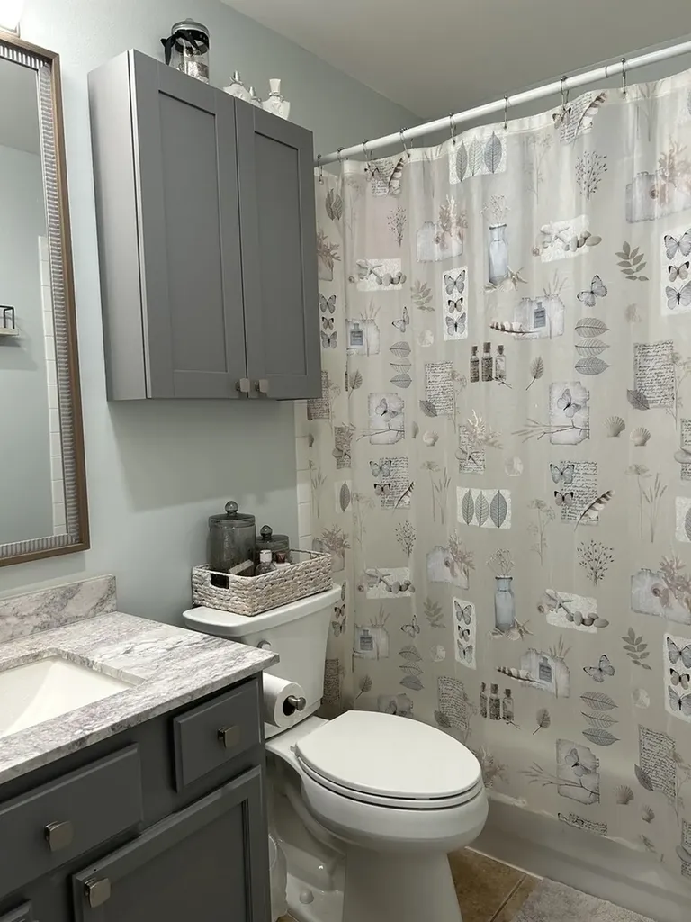 5811 Oakwood Drive Lisle IL 60532