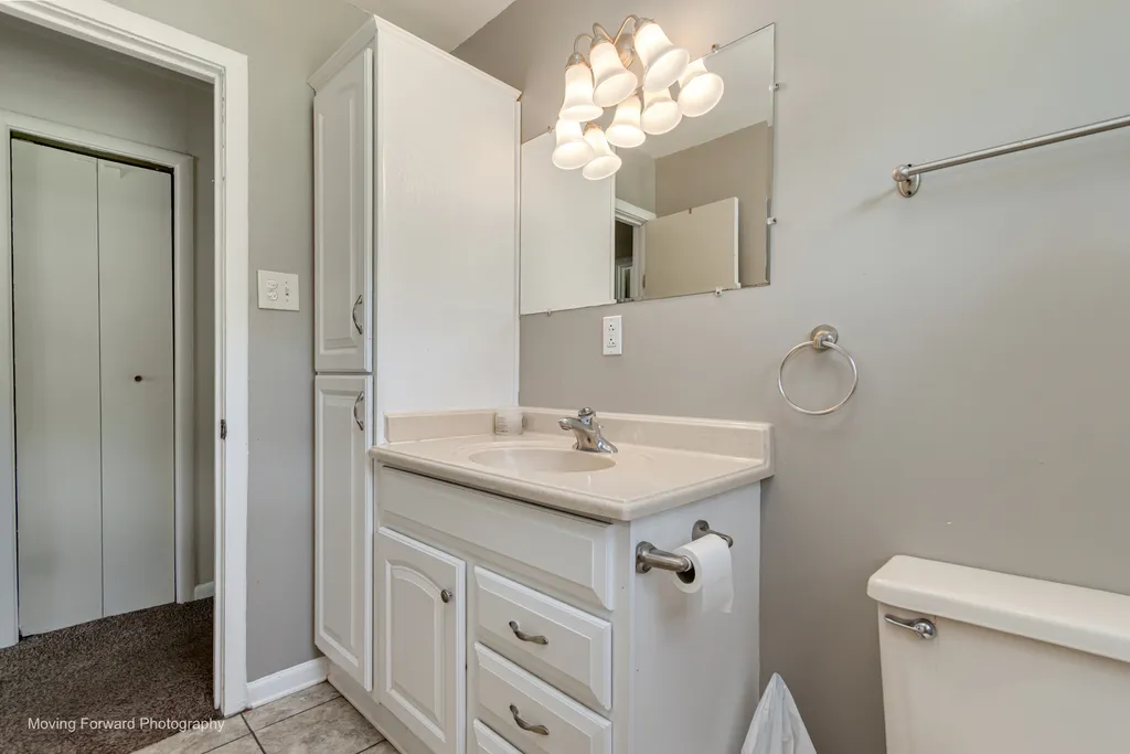 7S151 North Eola Road Aurora IL 60502
