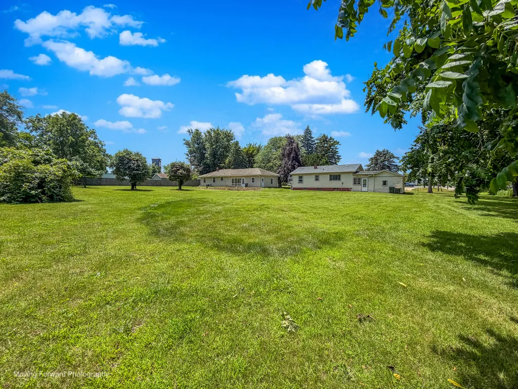 7S151 North Eola Road Aurora IL 60502