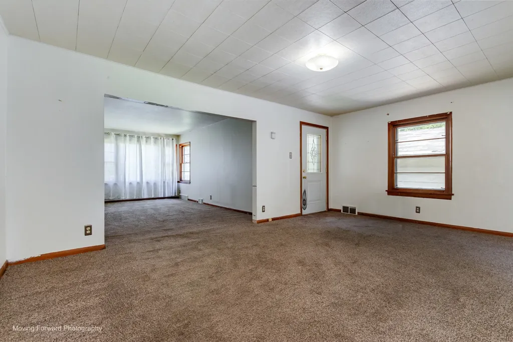 7S151 North Eola Road Aurora IL 60502