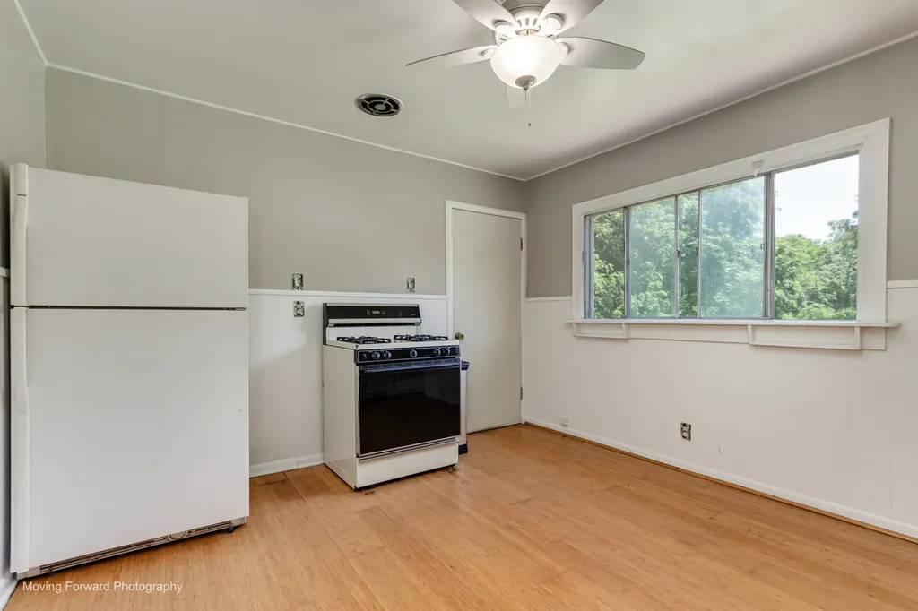 7S151 North Eola Road Aurora IL 60502