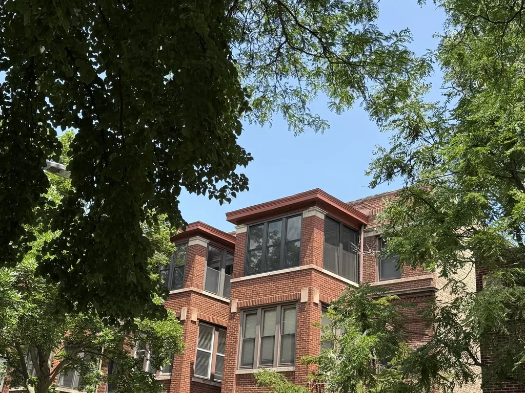 5869 North Glenwood Avenue Chicago IL 60660