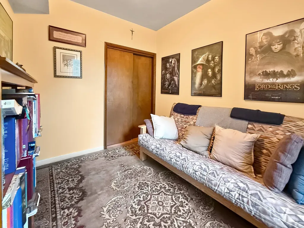 5869 North Glenwood Avenue Chicago IL 60660