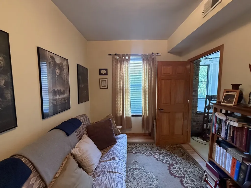 5869 North Glenwood Avenue Chicago IL 60660