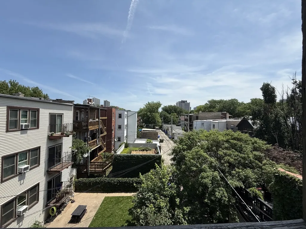5869 North Glenwood Avenue Chicago IL 60660