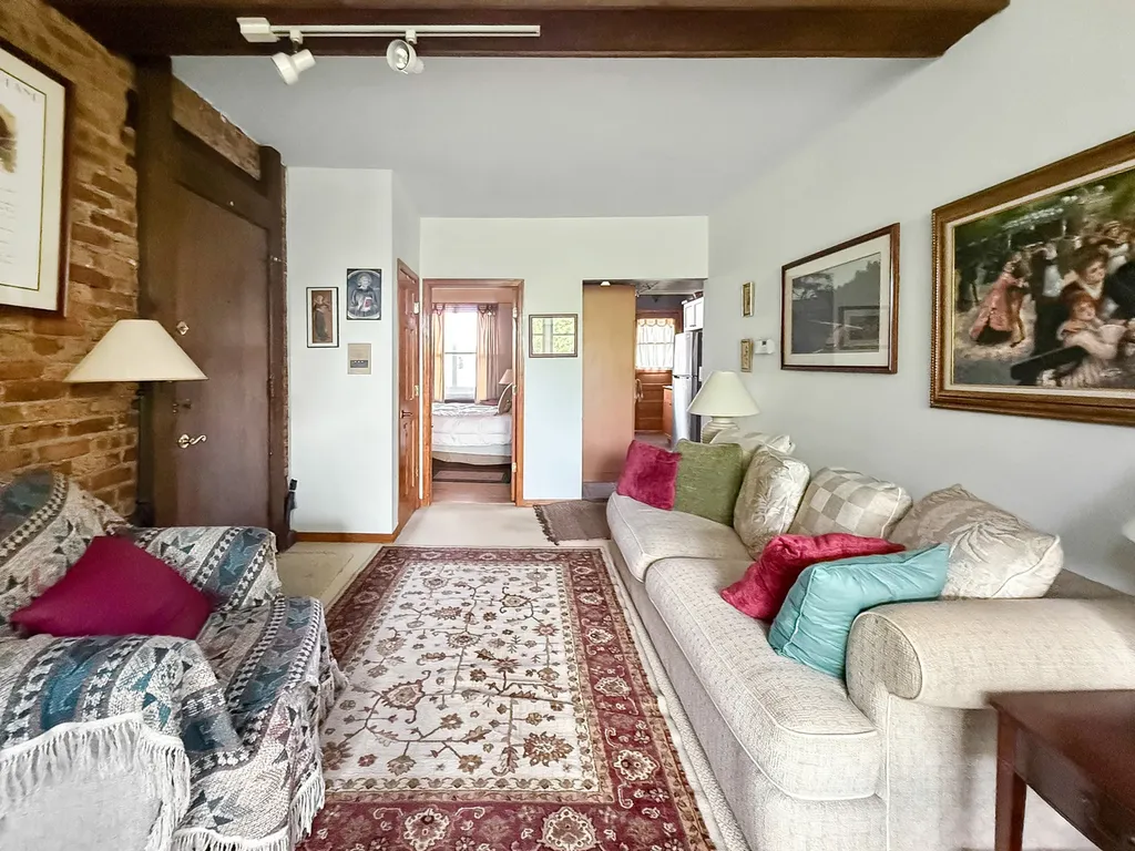 5869 North Glenwood Avenue Chicago IL 60660
