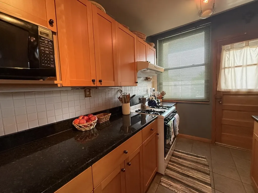 5869 North Glenwood Avenue Chicago IL 60660