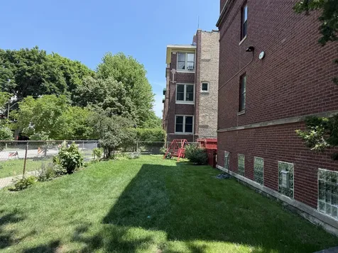 5869 North Glenwood Avenue Chicago IL 60660