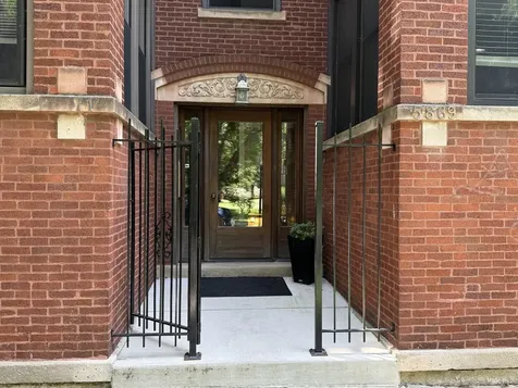 5869 North Glenwood Avenue Chicago IL 60660