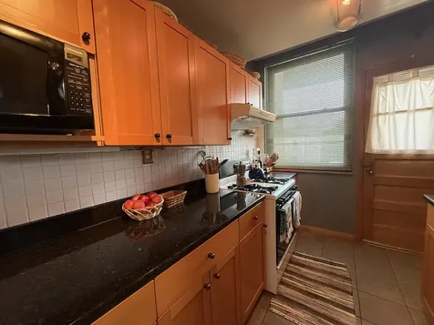 5869 North Glenwood Avenue Chicago IL 60660
