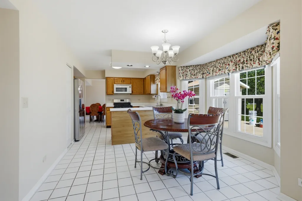 399 Stonewood Circle Carol Stream IL 60188