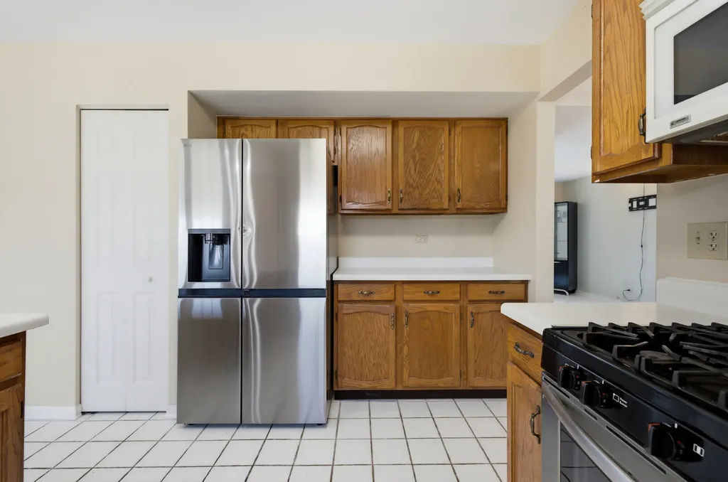 399 Stonewood Circle Carol Stream IL 60188
