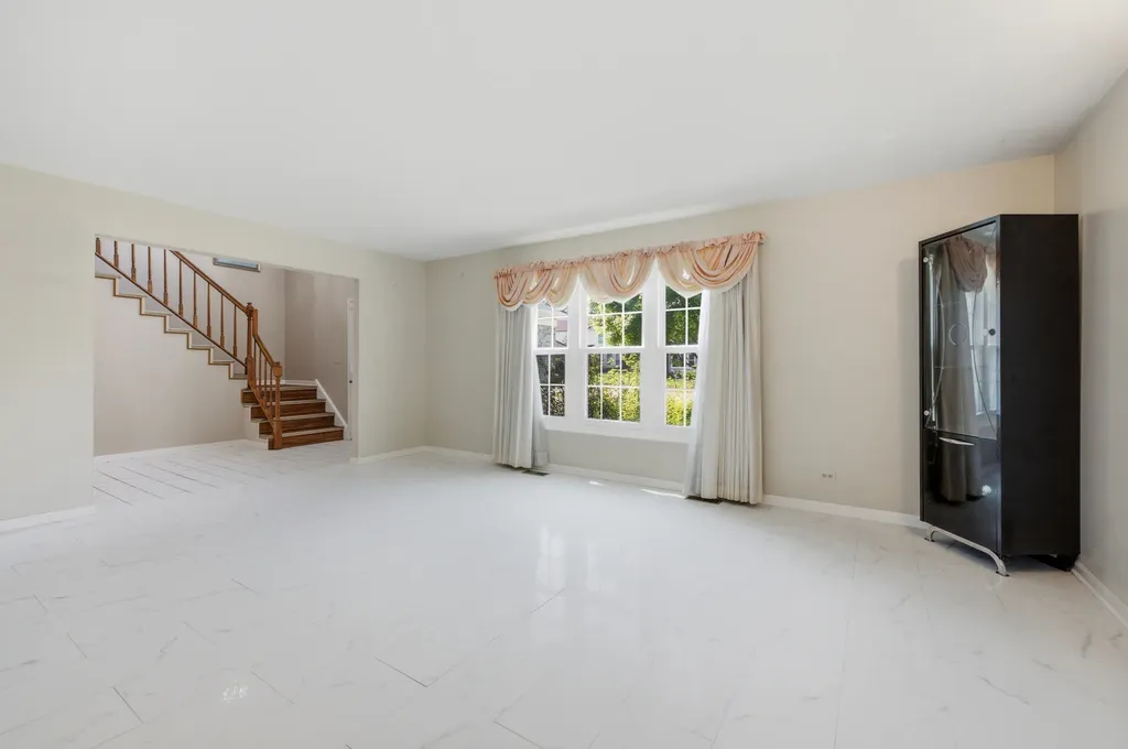 399 Stonewood Circle Carol Stream IL 60188