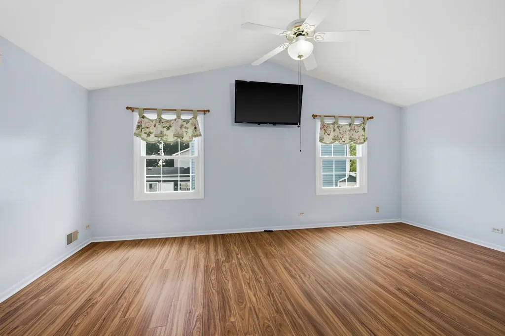 399 Stonewood Circle Carol Stream IL 60188