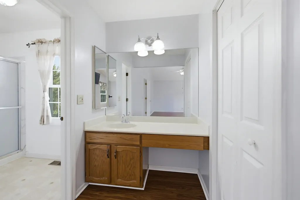 399 Stonewood Circle Carol Stream IL 60188
