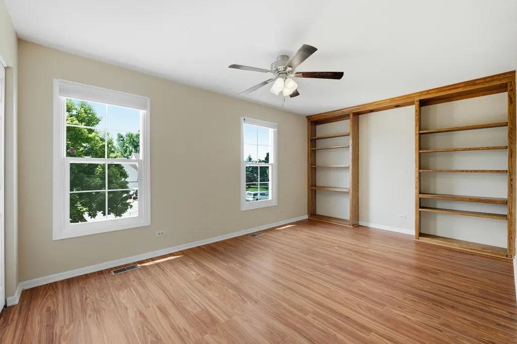 399 Stonewood Circle Carol Stream IL 60188