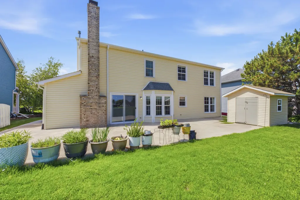 399 Stonewood Circle Carol Stream IL 60188