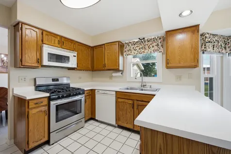 399 Stonewood Circle Carol Stream IL 60188