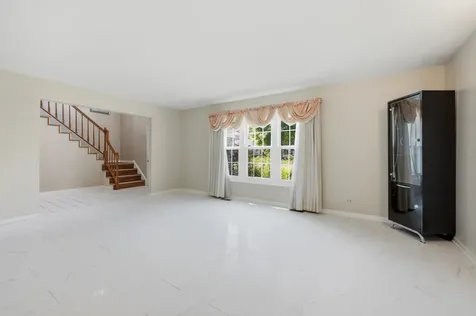 399 Stonewood Circle Carol Stream IL 60188