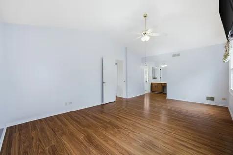 399 Stonewood Circle Carol Stream IL 60188
