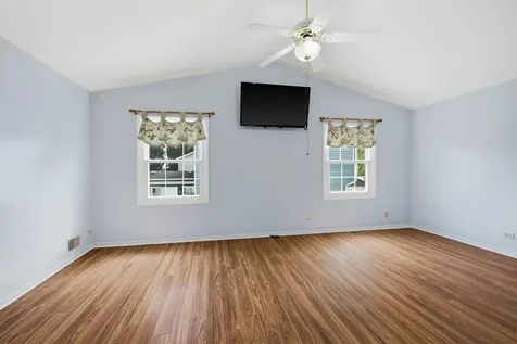399 Stonewood Circle Carol Stream IL 60188