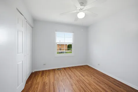 399 Stonewood Circle Carol Stream IL 60188
