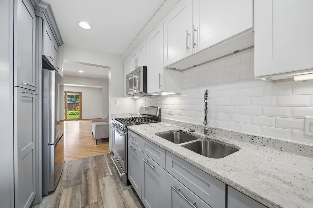 2550 West 112th Street Chicago IL 60655
