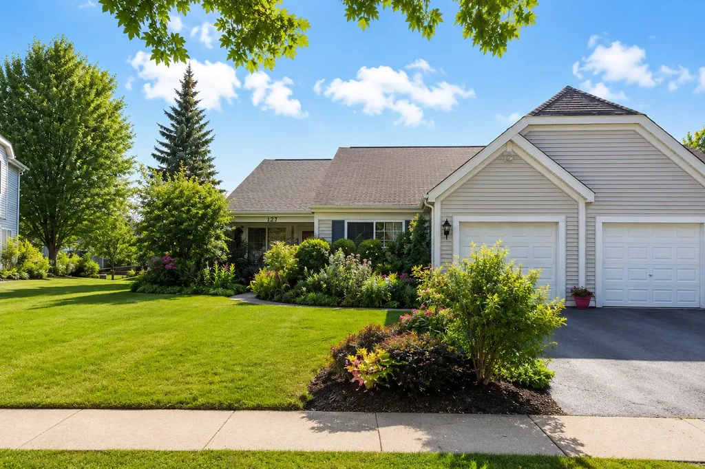 127 West Amberley Drive Round Lake IL 60073
